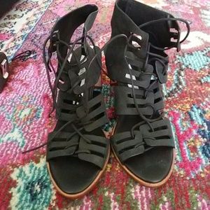 NWT Matt Bernson lace up heel
